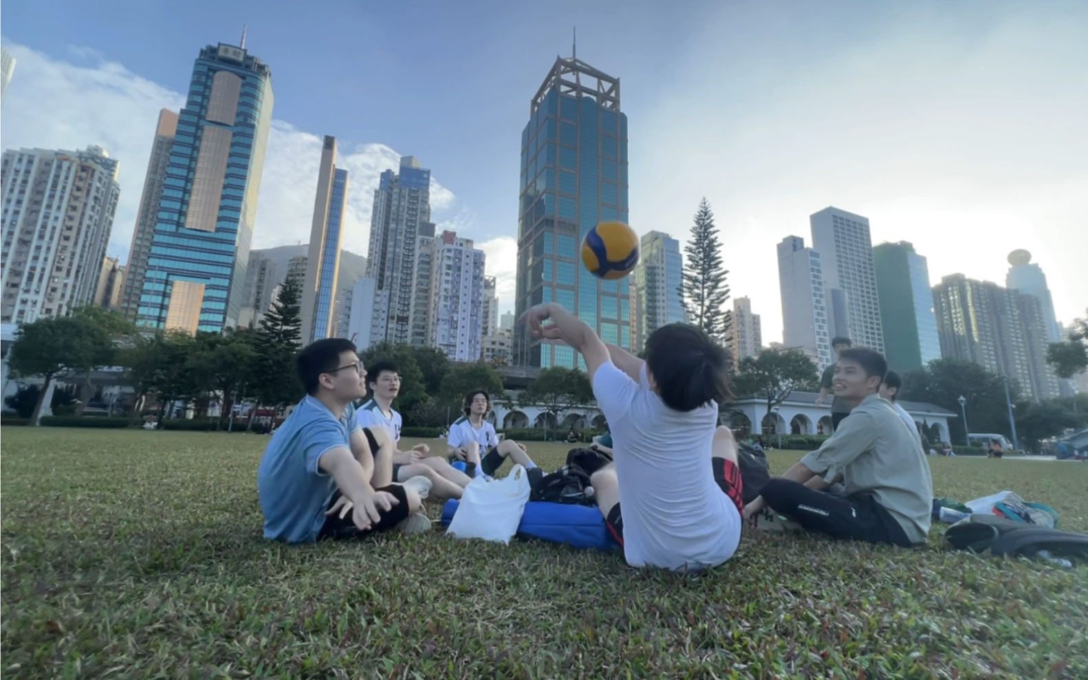 西营盘草地公园小排球(1)