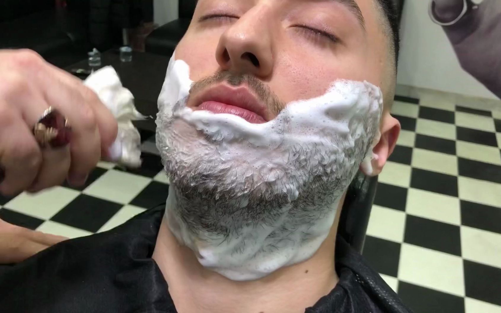 【numan】土耳其理发店 舒适的刮脸修面和按摩
