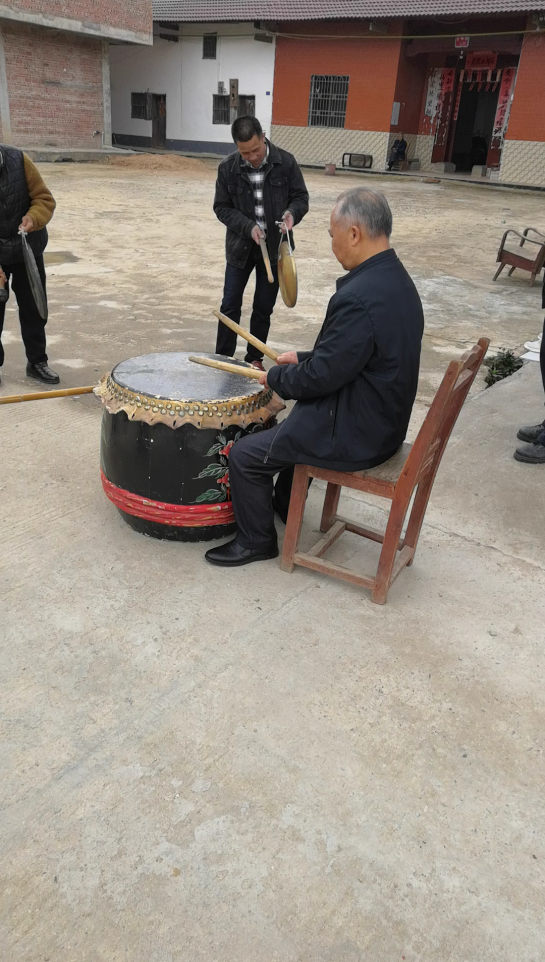 韶關南雄,客家人新年敲鑼打鼓賀新年_嗶哩嗶哩 (゜-゜)つロ 乾杯