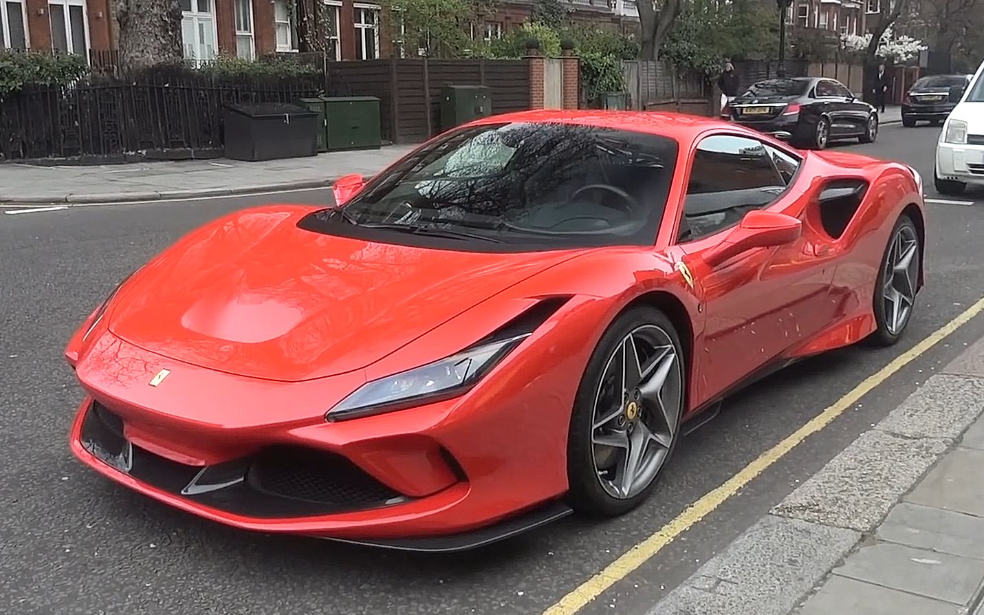 街拍伦敦第一辆法拉利f8 tributo![60fps]