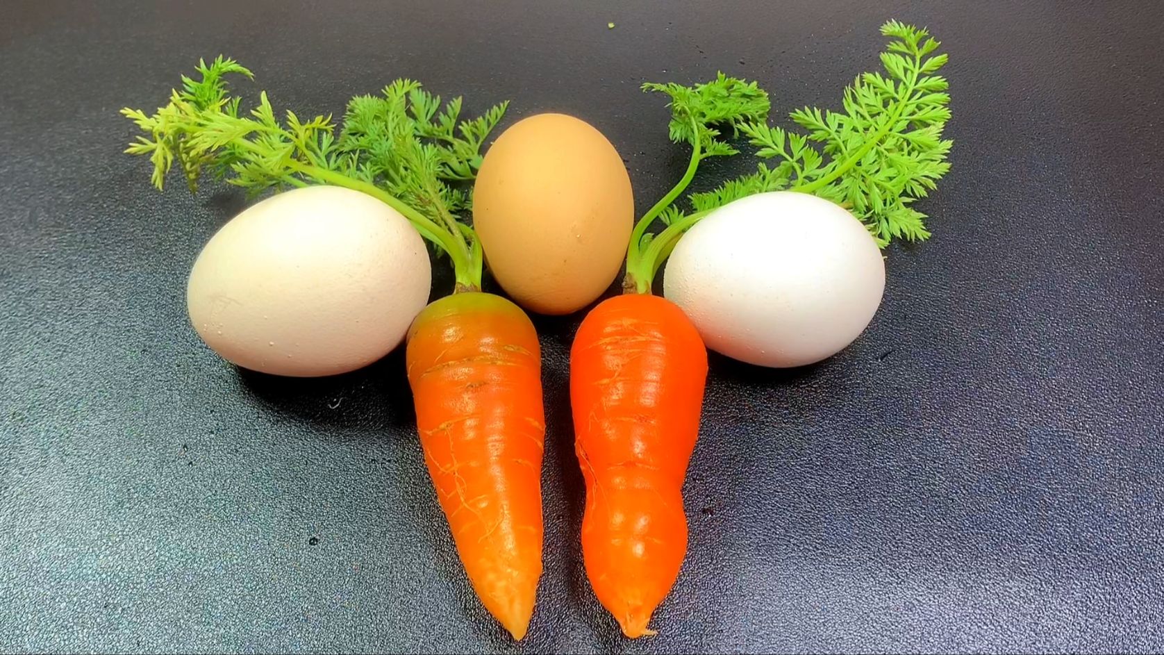 胡萝卜配鸡蛋真是绝了,教你个不炖不炒的神仙吃法,营养美味解馋