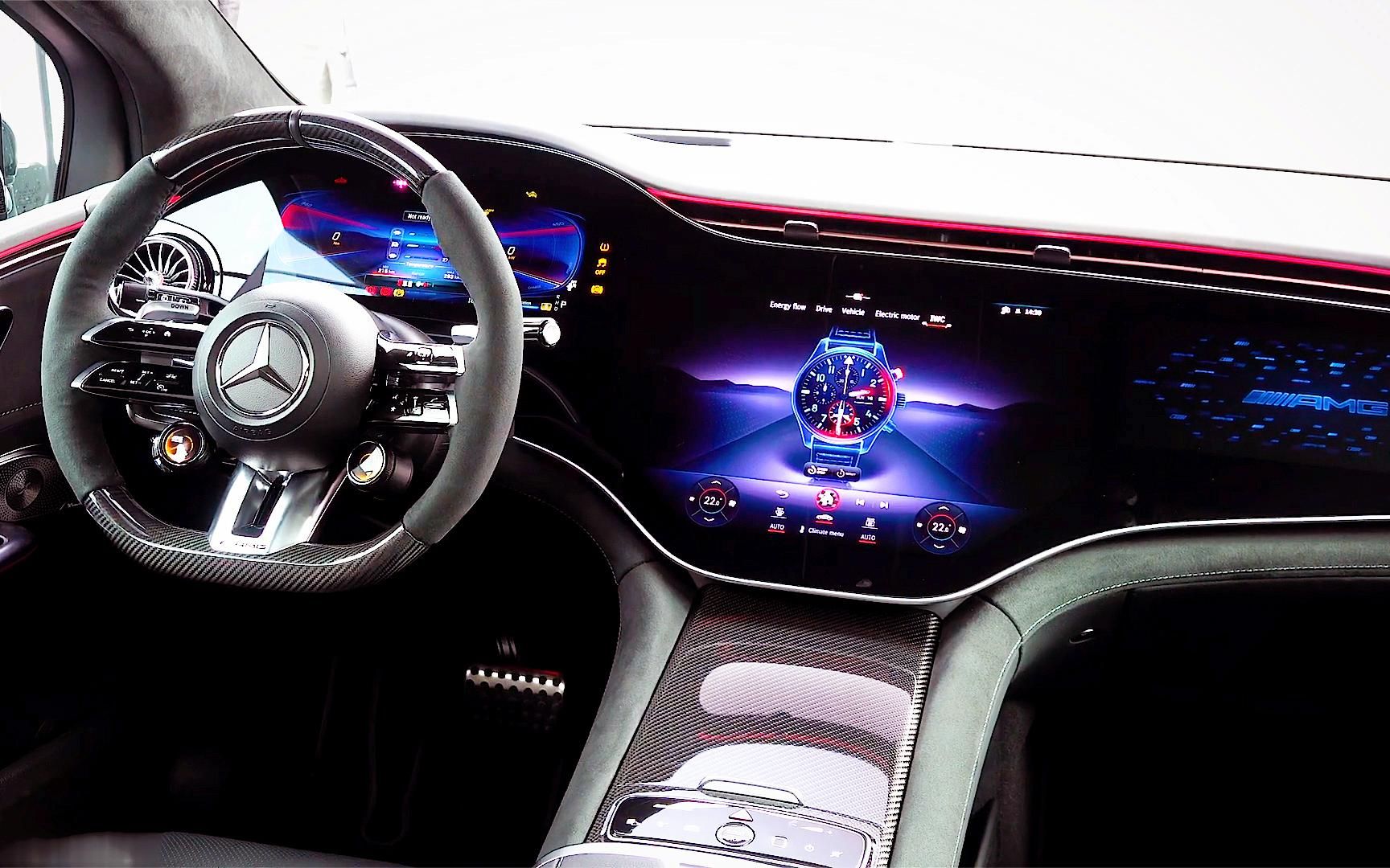 奔驰eqe纯电suv,空气悬架加四轮转向,56寸超大中控屏太漂亮了