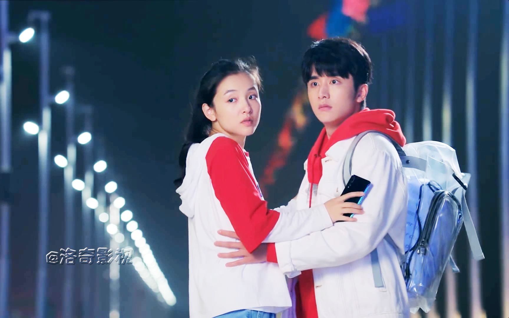 蟑潮:谈恋爱被家长撞见,真的超尴尬!_哔哩哔哩_bilibili