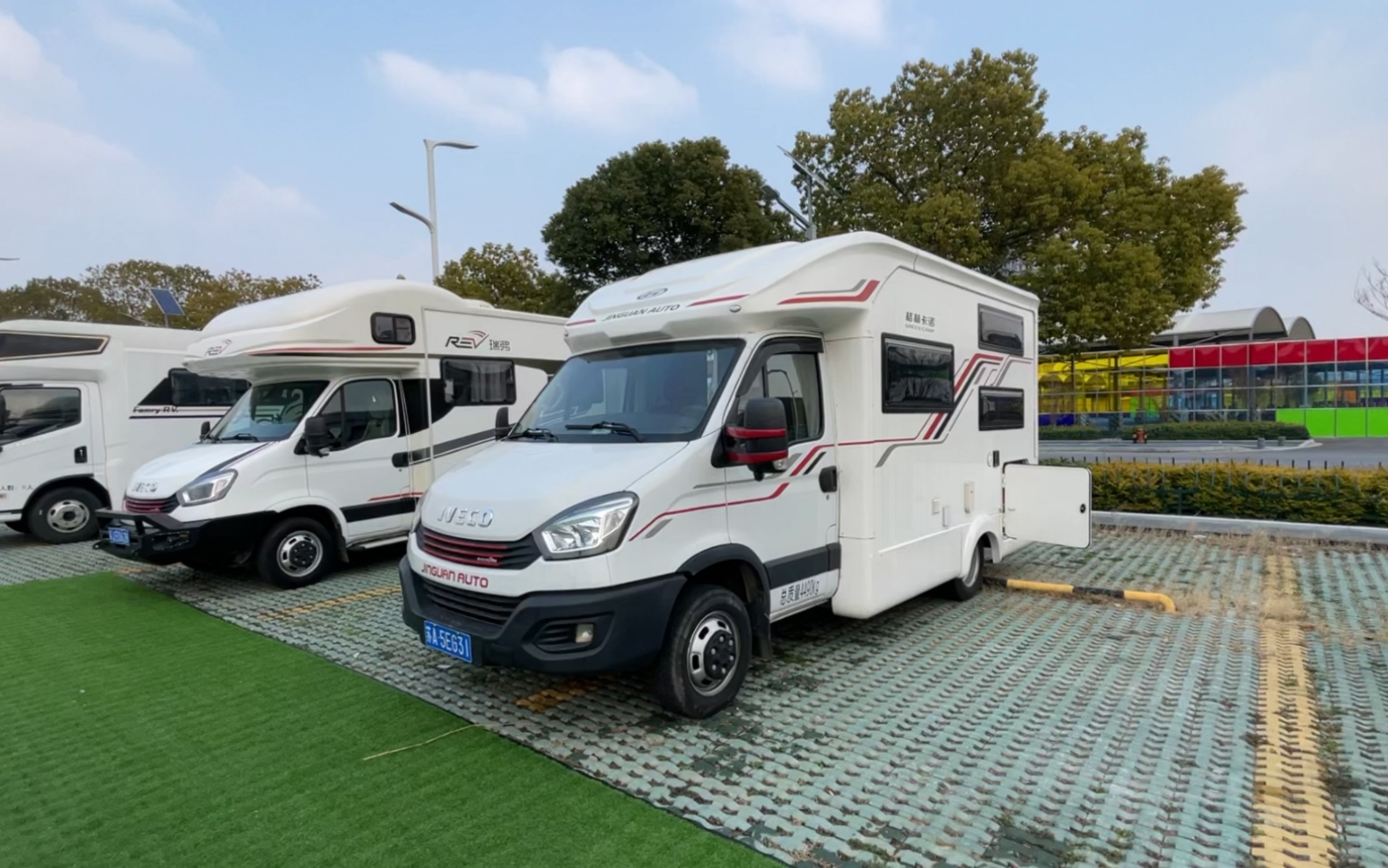 两人出行,如果觉得b型车太小,不妨看看这款金冠格林卡诺小额头房车