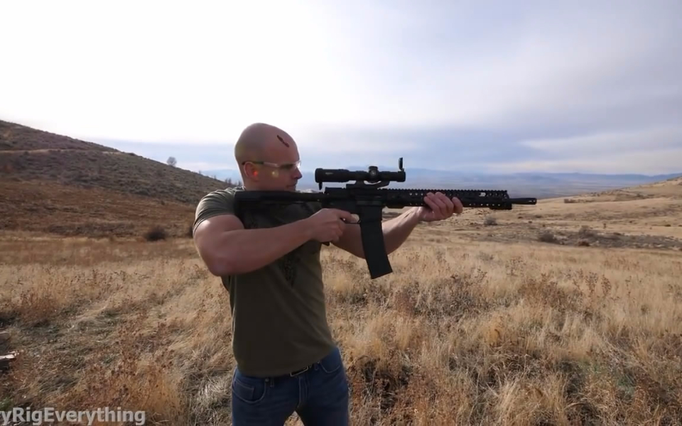 【双语】合法提升射速的自动枪托@阿尔法小分队_哔哩哔哩 (゜-゜)つロ