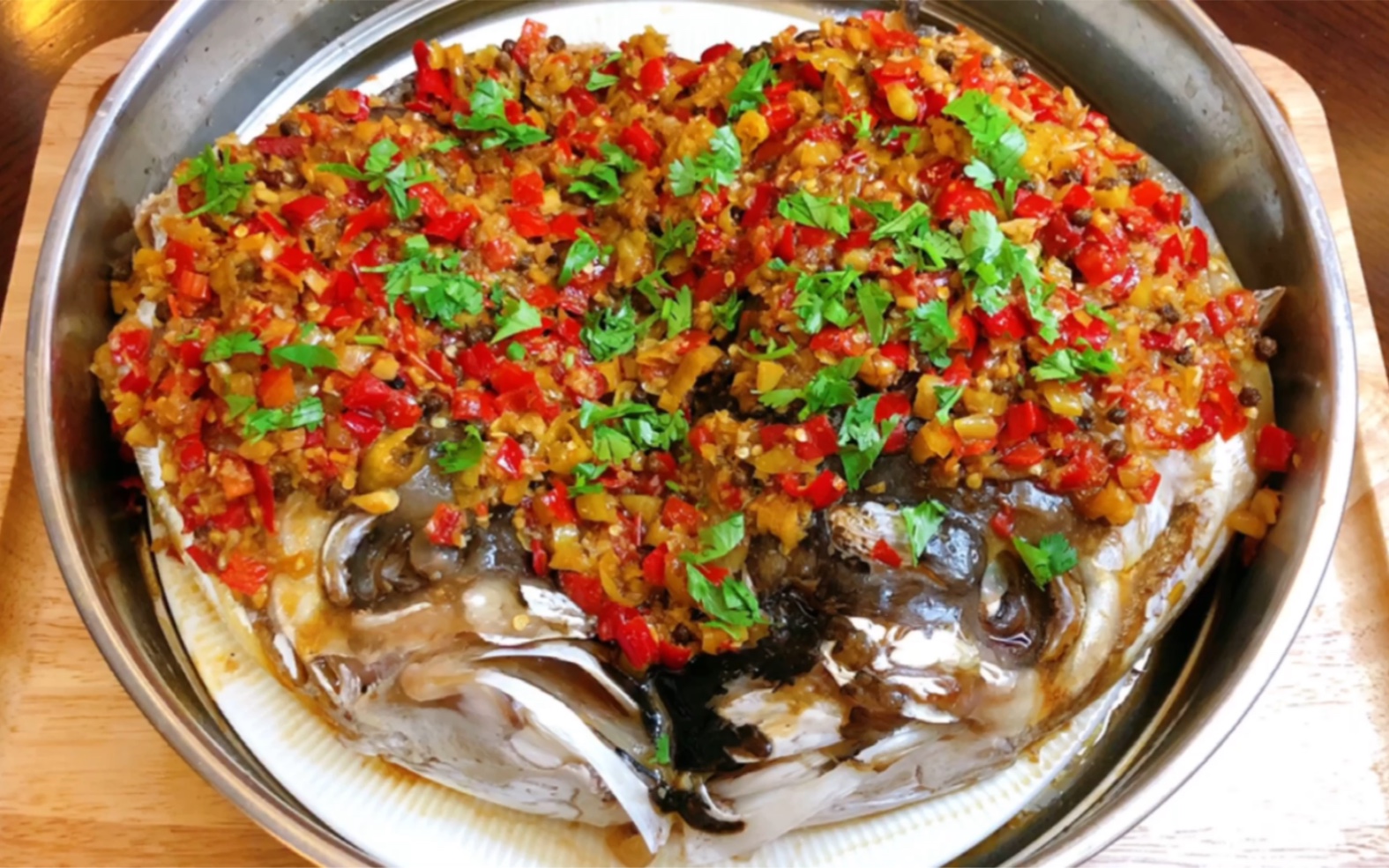 泡椒鱼头的简便做法,汤汁变面太香了!