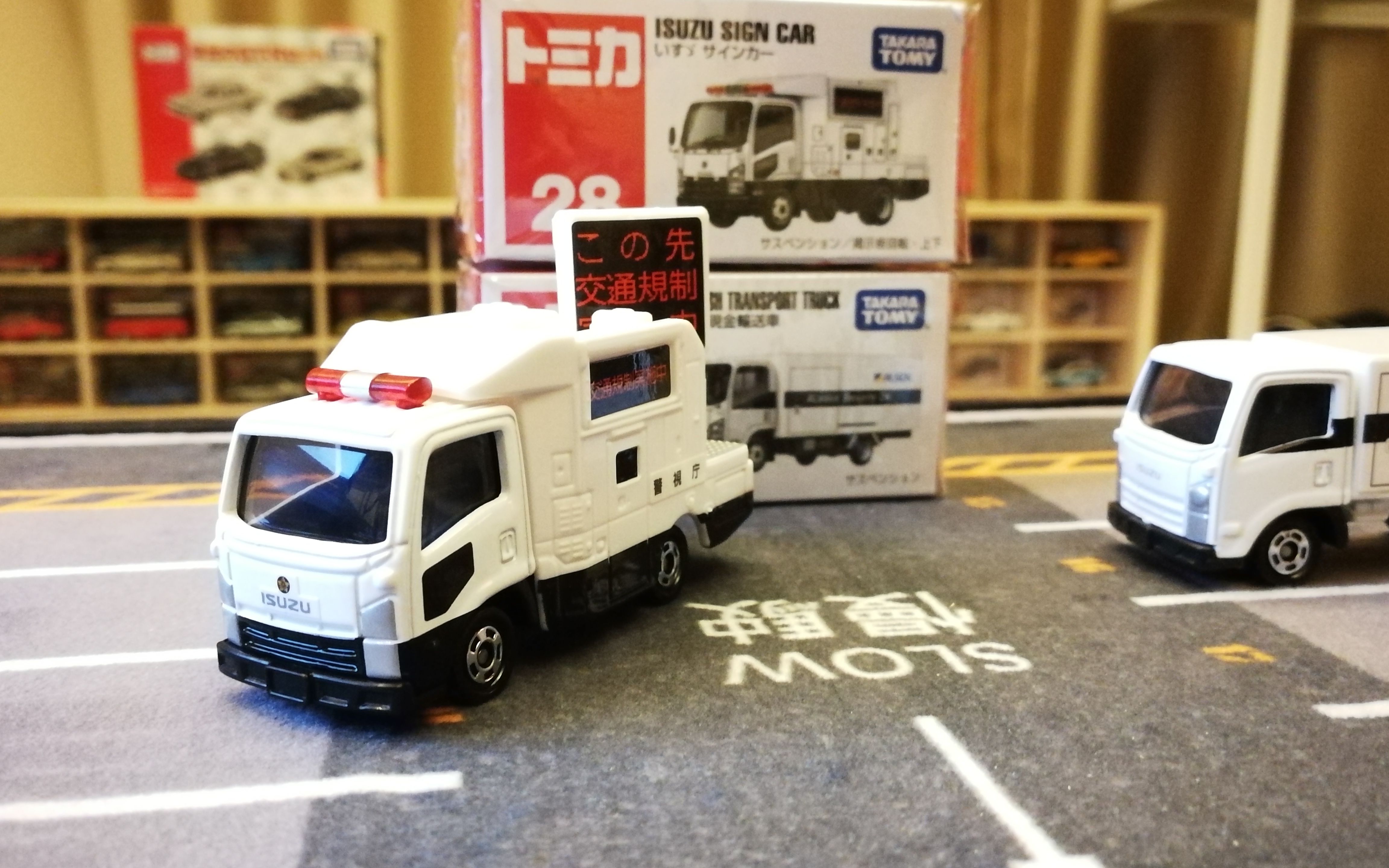 多美卡红白盒28isuzusigncar必须贴附送贴纸的小车