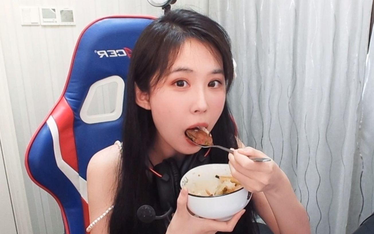 蛋宝树宝安静的吃饭_2022_04_29_10_54_17