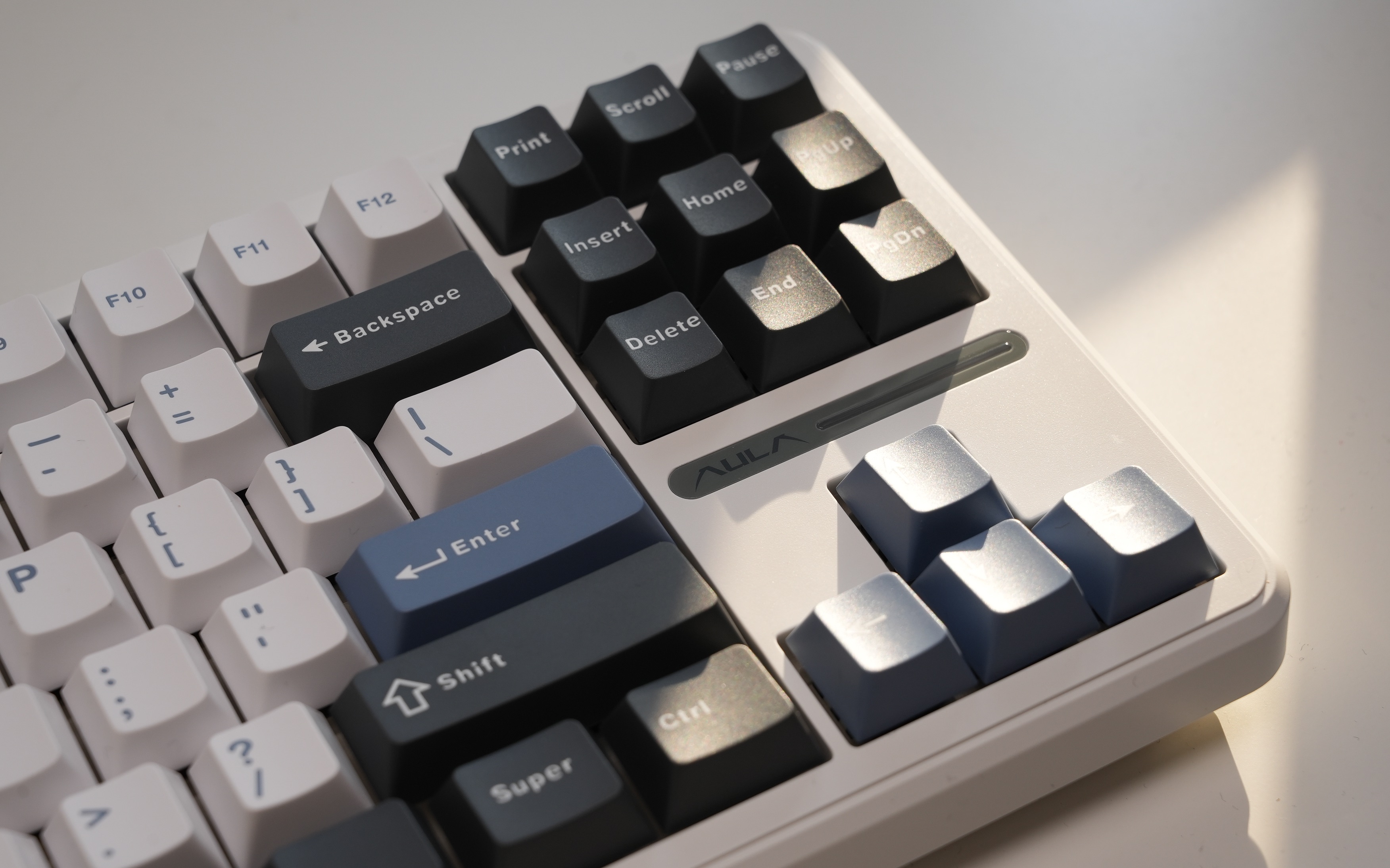 十月份的狼蛛f87卷王87配列机械键盘究竟是否抗打?-狼蛛f87