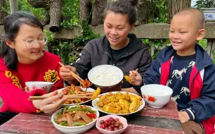 Video herunterladen: 一女子住农村旧屋，种地养鸡喂兔子，今天侄女们来玩看她做啥吃的