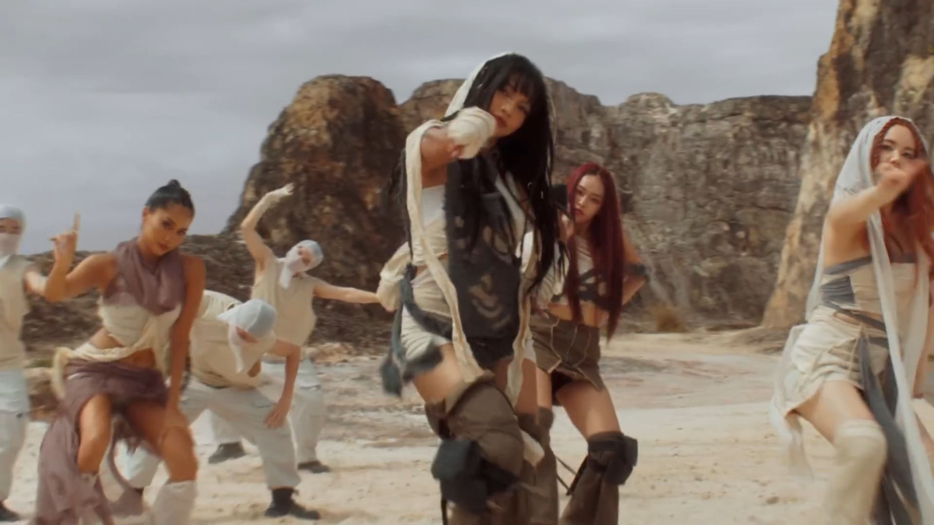 pk张艺兴女团!马来西亚国宝级女团dolla《damelo》mv