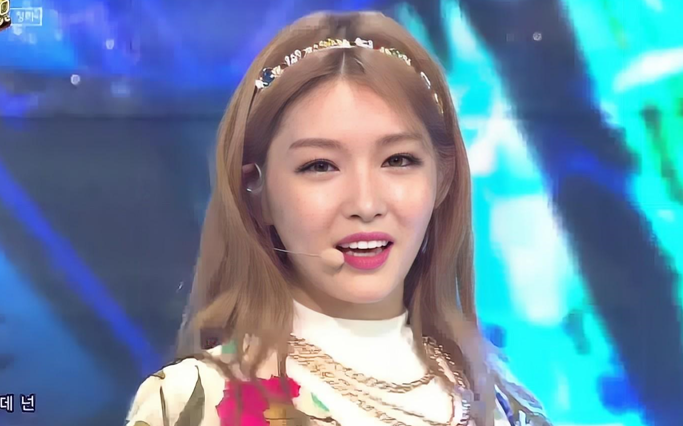 [图]金请夏Chung Ha - Why Don't You Know (170618 SBS Inkigayo)