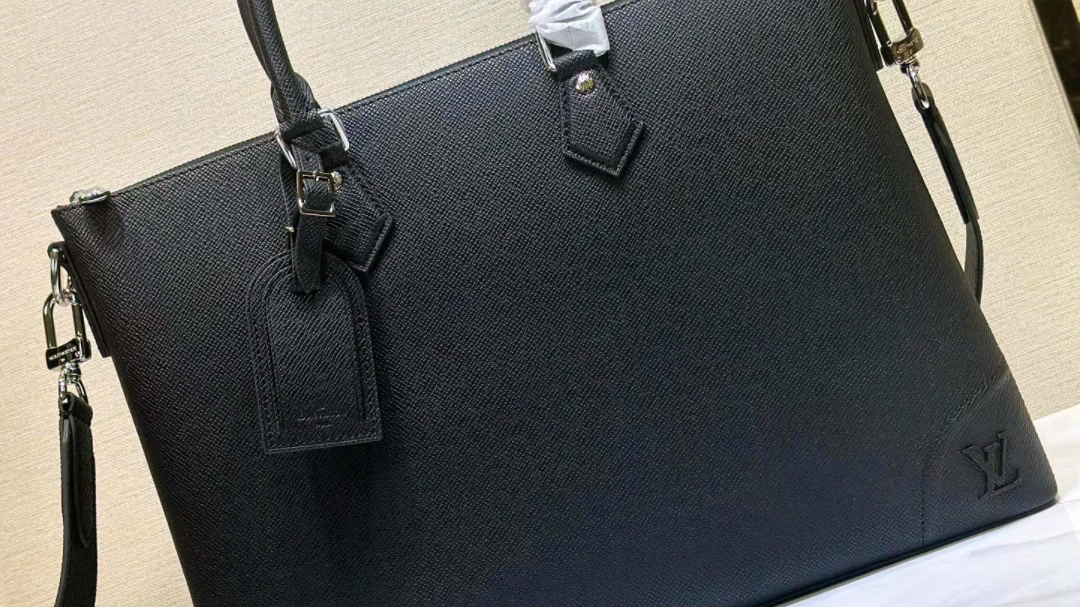 分析原单chanel奶白色手提链条口盖包,支持货到付款