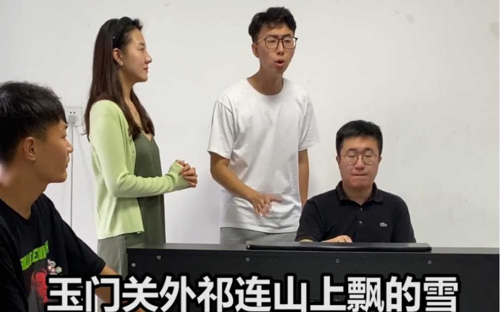 张主任的演唱技巧,姜同学瞬间领悟!_哔哩哔哩_bilibili