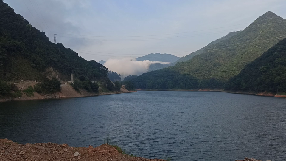 摩旅避暑,打卡江西最烂的省道218,武宁县罗溪水库段,停下来看下风景