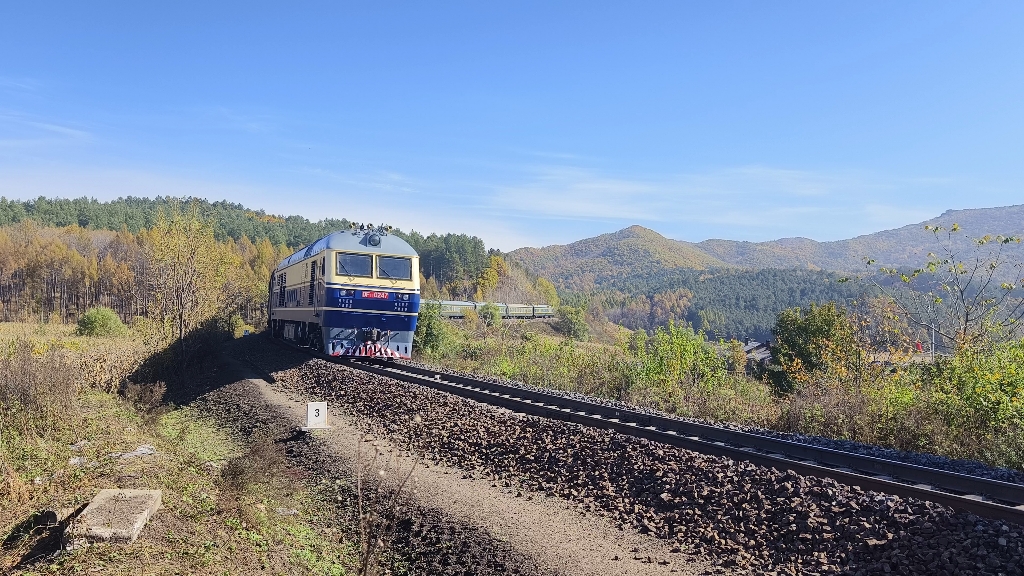 k7128通过汤林线弯道处