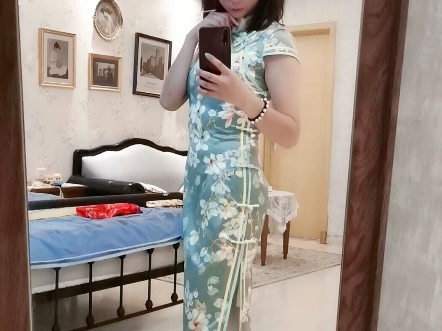 旗袍美少女自拍!复古风韵十足!