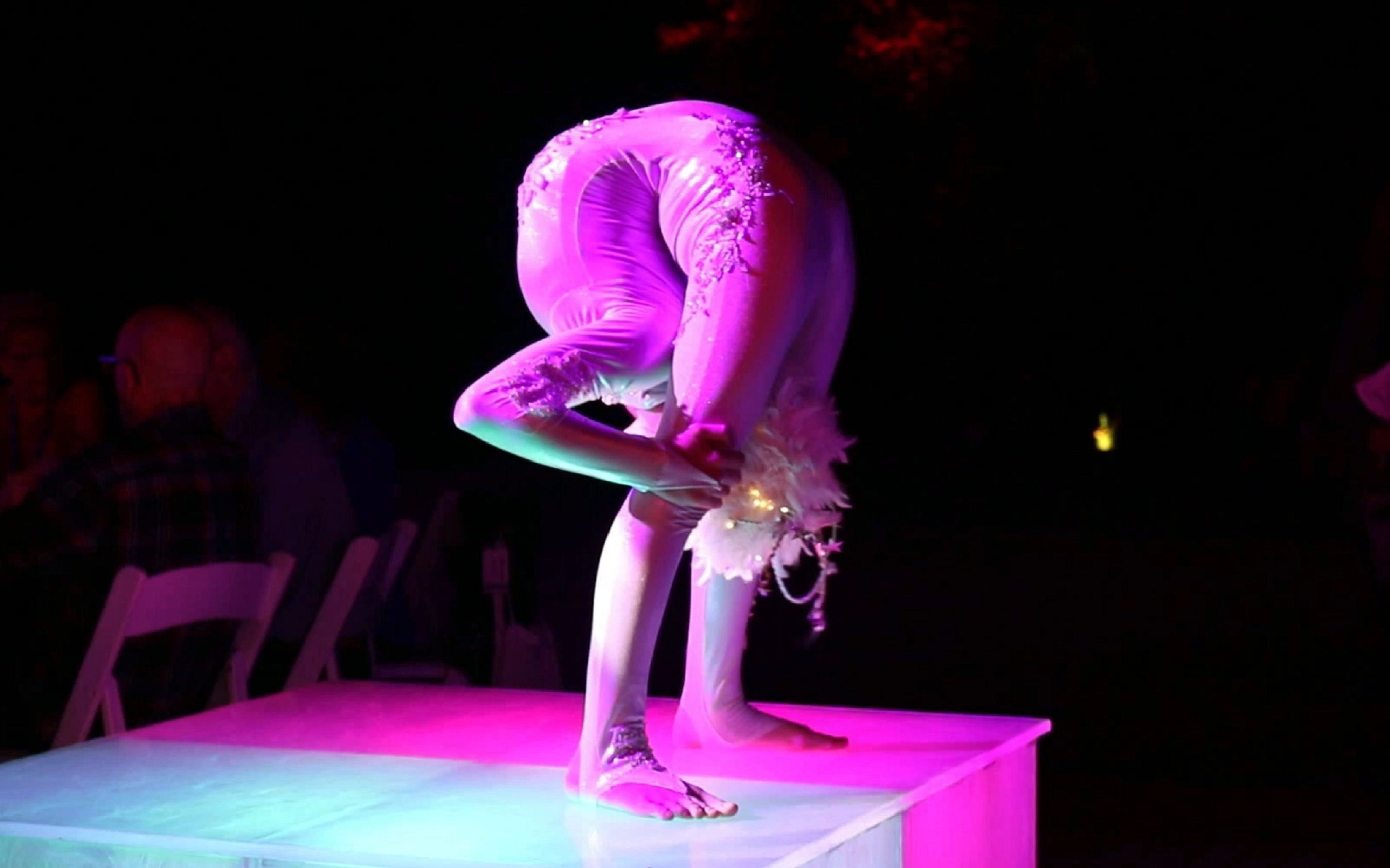 单人柔术,julie的首次商业演出