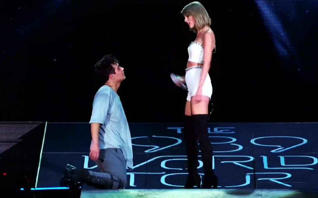 [图]♥Taylor Swift♥ All You Had To Do Was Stay悉尼站7.6万人巡演现场【中英字幕