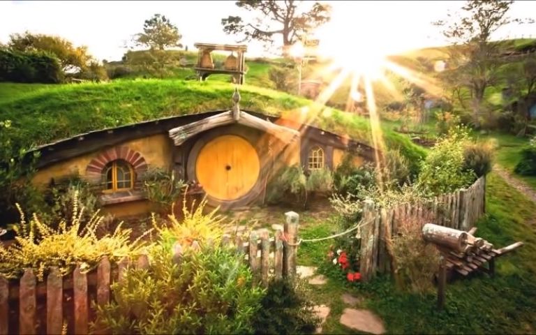 [图]Lord of the Rings Soundtrack - The Shire Theme (Background Music)