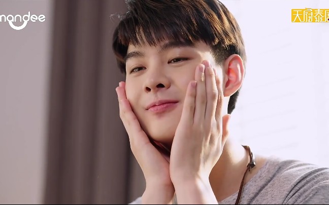 cut3 哇塞,这广告植入的也太自然了吧,不愧是神仙颜值黄明明