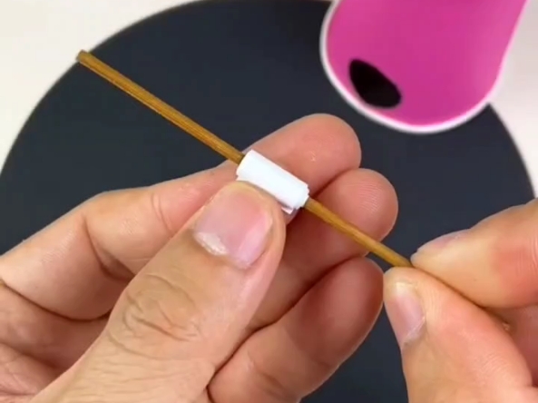 家里的纸杯不要扔,和孩子来做自制玩具迷你手工美甲机!