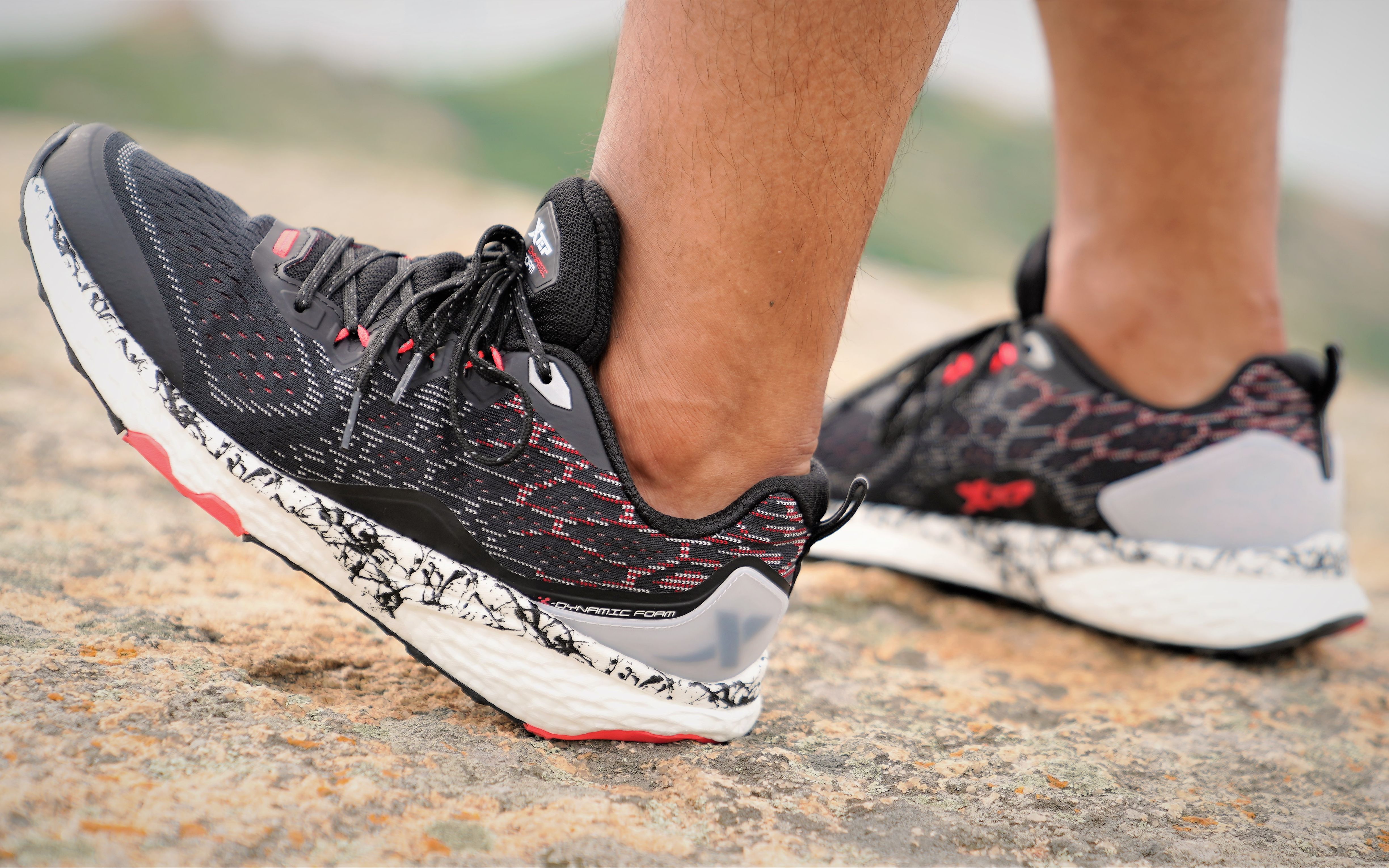 ep351_学生党能放心食用的200元爆米花弹力跑鞋 - 特步动力巢x跑鞋