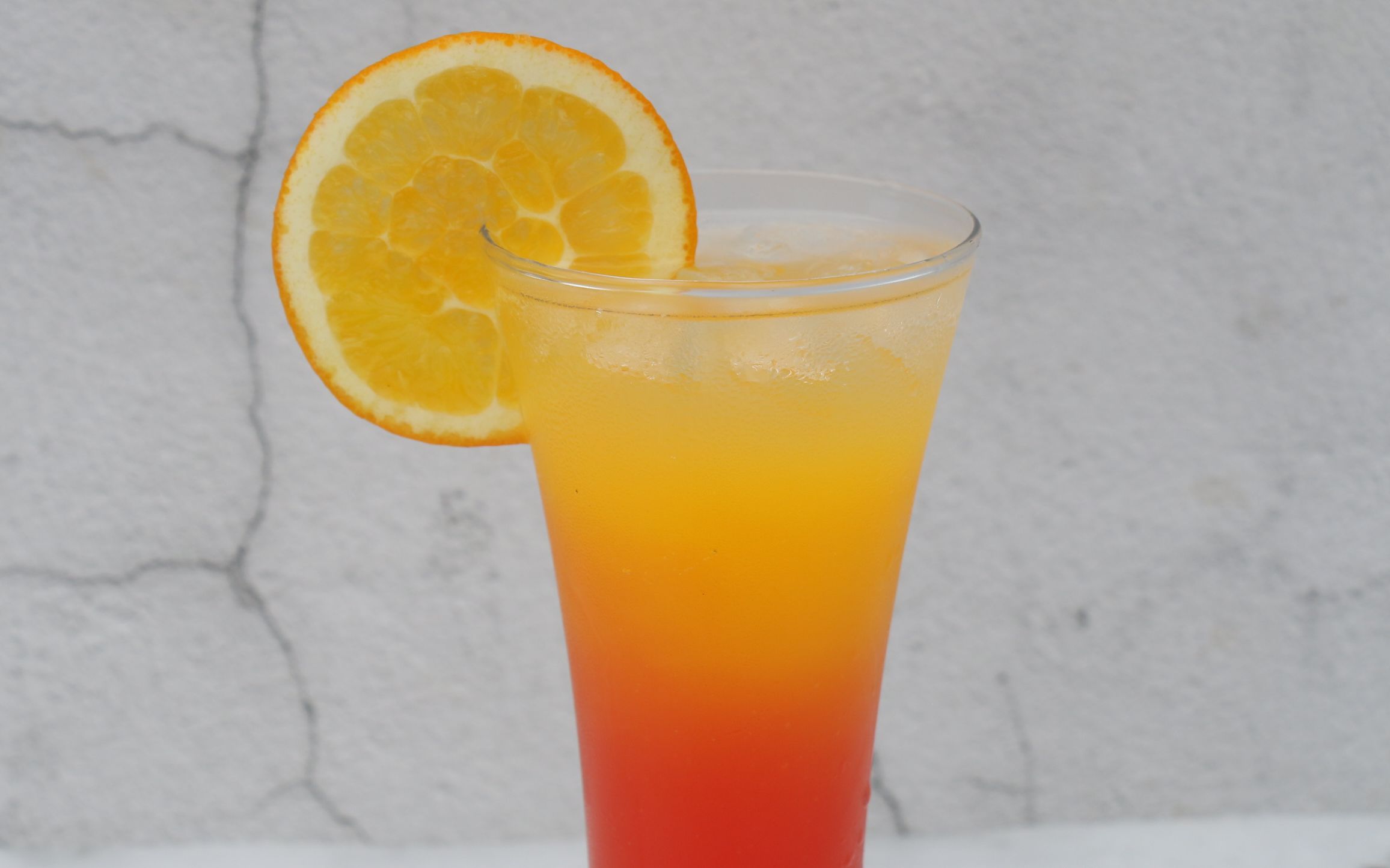 龙舌兰日出鸡尾酒 tequila sunrise