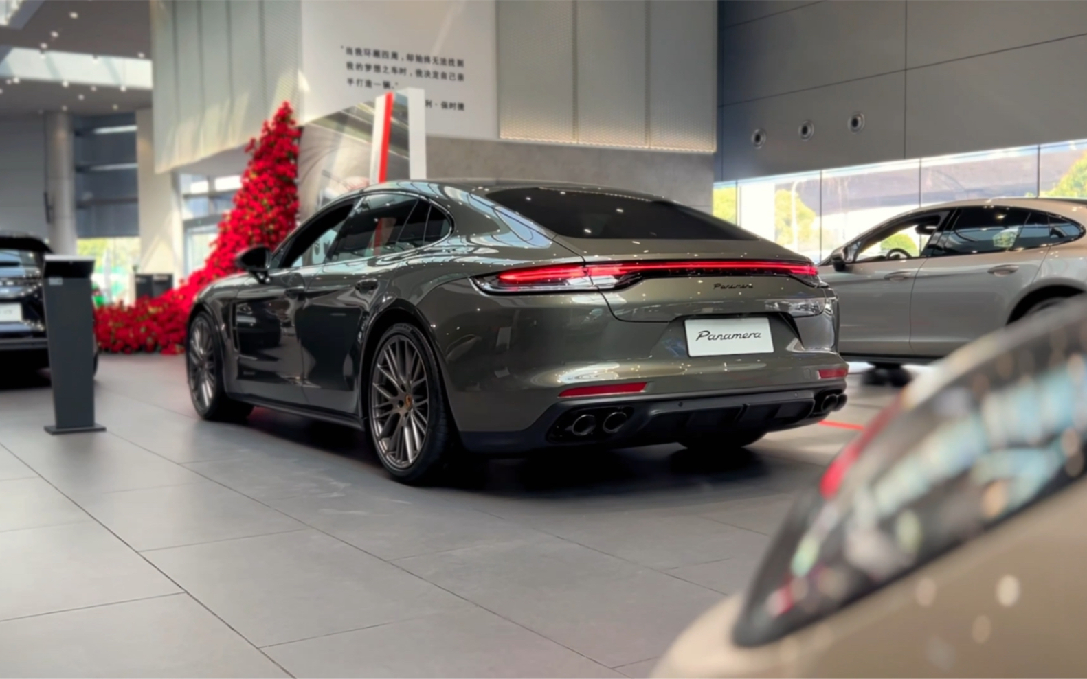 the porsche panamera 砂金石绿