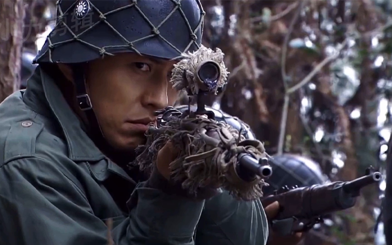 狙击手埋伏鬼子,一枪打爆身上手榴弹,顿时遍地开花