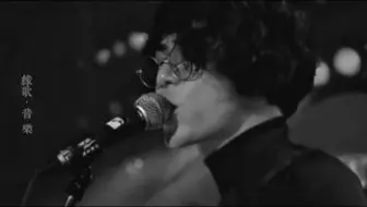 唱的以前只觉得曲好听，不懂歌词！长大后才懂得，这首歌词是背井离乡后回到家乡的那种感觉……