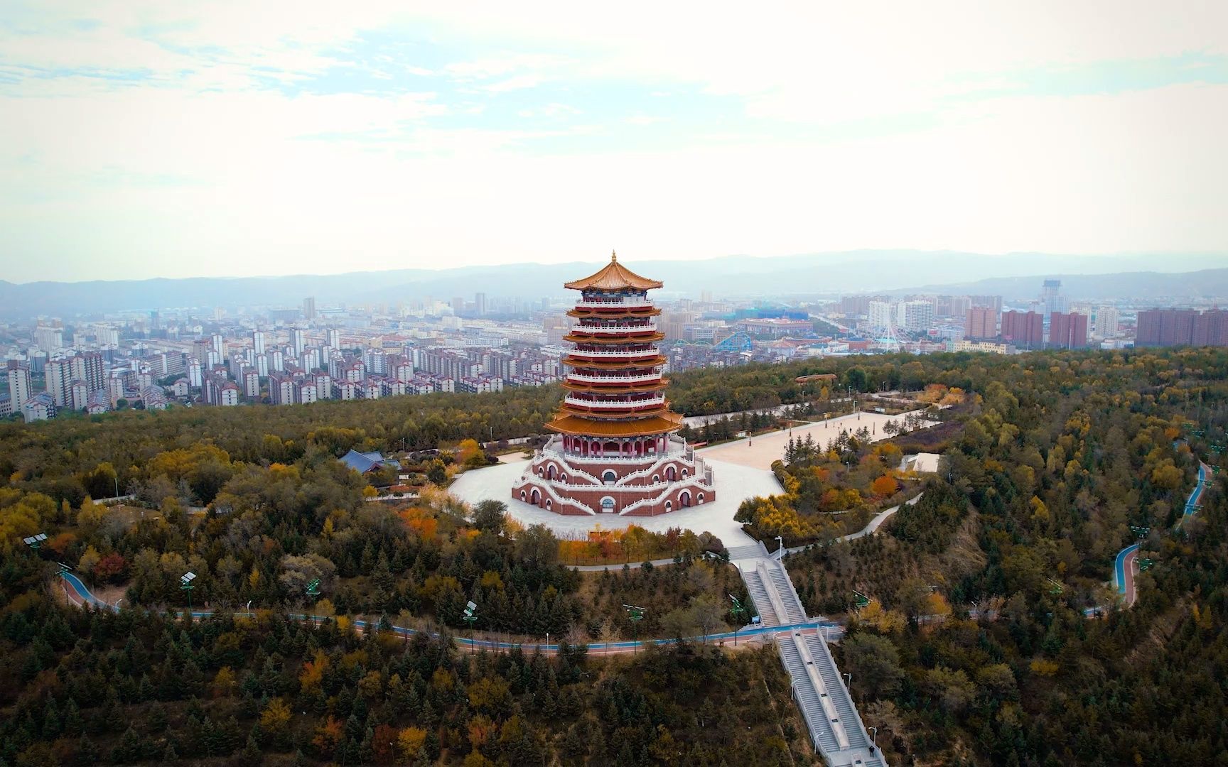 雁塔耸耸,秋涂灿灿,固原之秋如此迷人