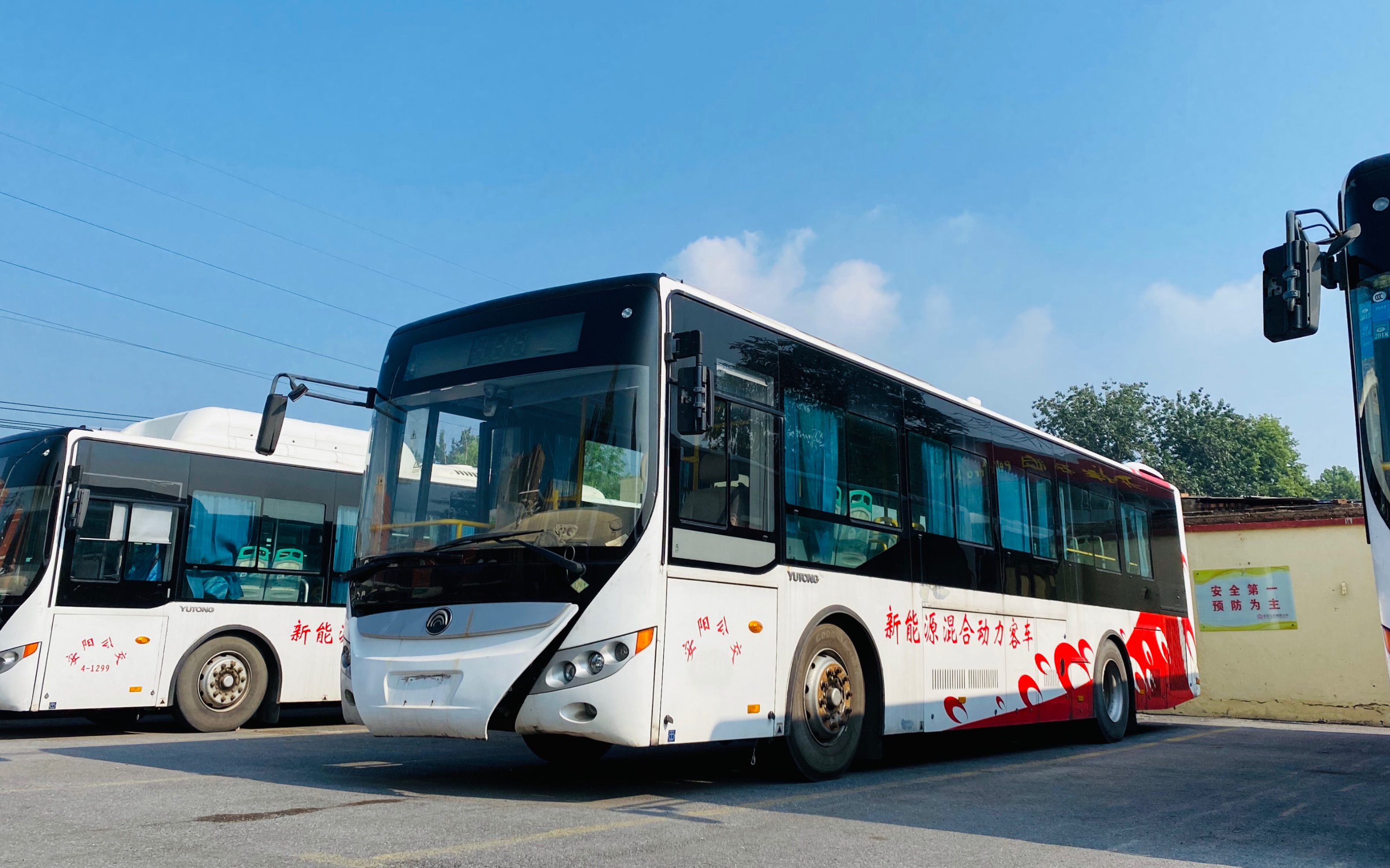 【车辆探访】安阳公交封存的2014年宇通lng版气电混动车辆外观及内部