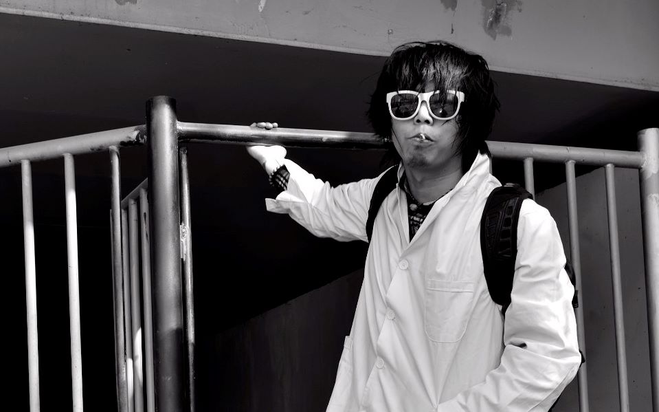 【刺猬乐队】2009年视频 子健出站 行李多的话可以考虑这么干_哔哩