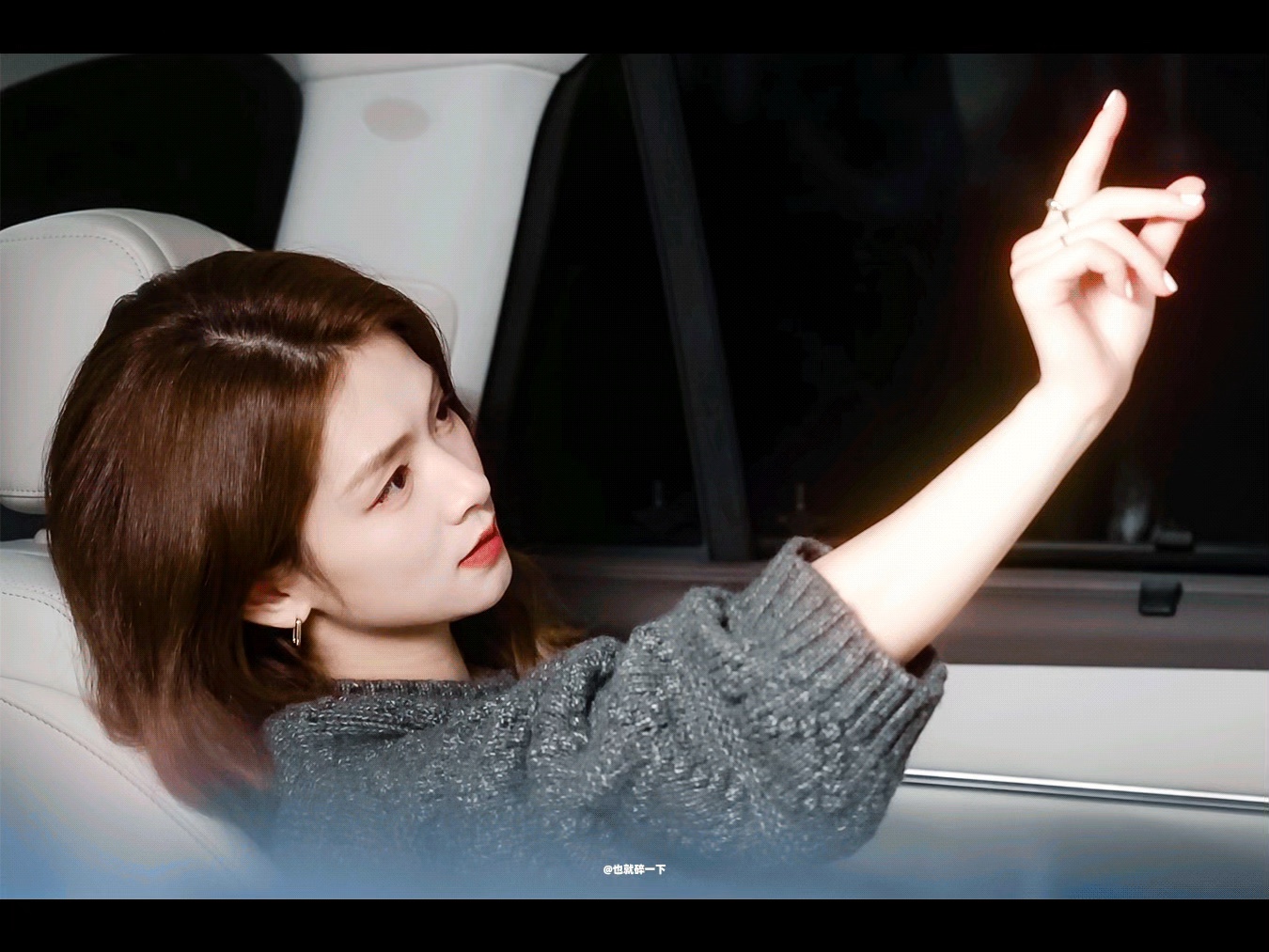车里随便拍拍都这么美的新鲜小昊宇