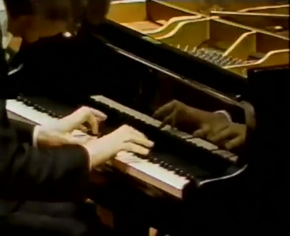 [图]【莫扎特第27钢琴协奏曲】Stanislav Bunin plays Mozart Piano Concerto No.27, K.595