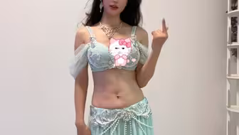 30来岁的女人跳肚皮舞也是另一番风味