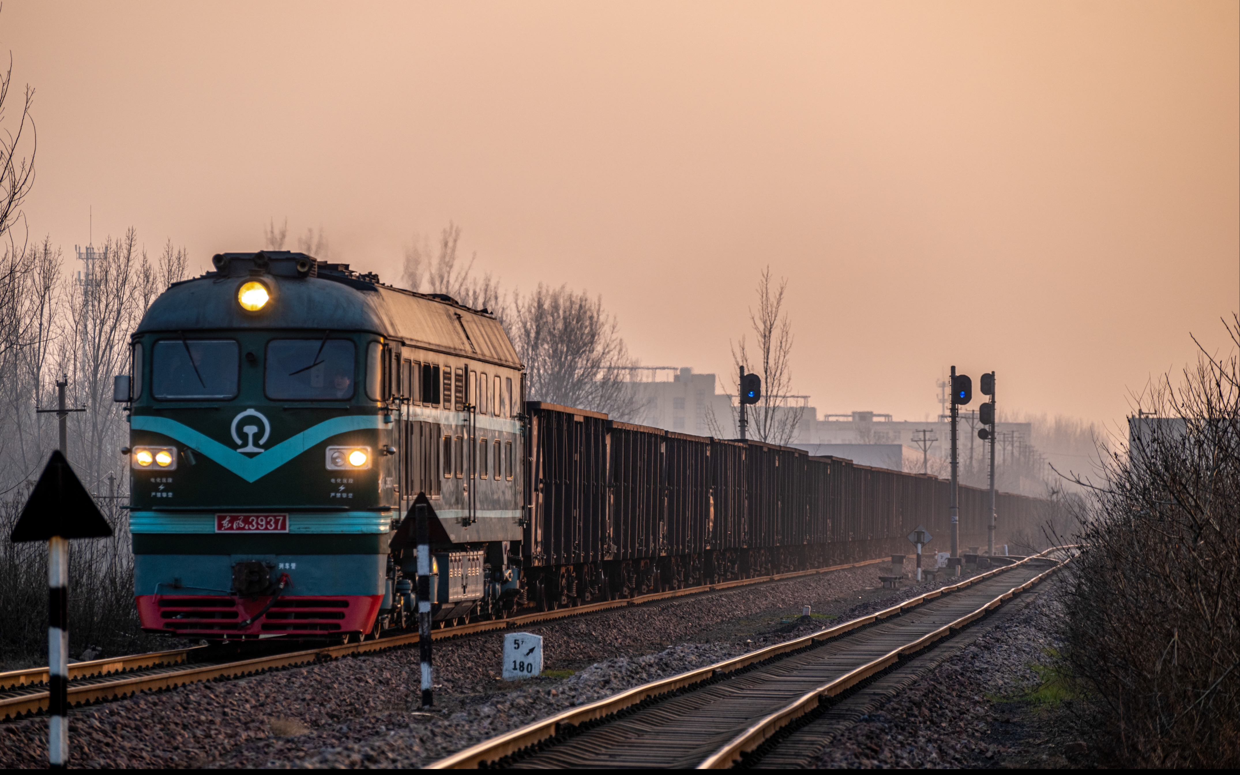 『平禹铁路』df4b 3937&7597牵引敞车大列范庄车站接近