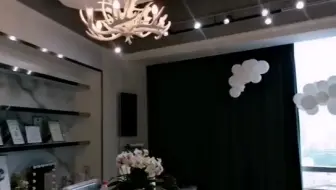 高端美容仪器，整店输出[呲牙][呲牙] 开始培训[嘿哈]