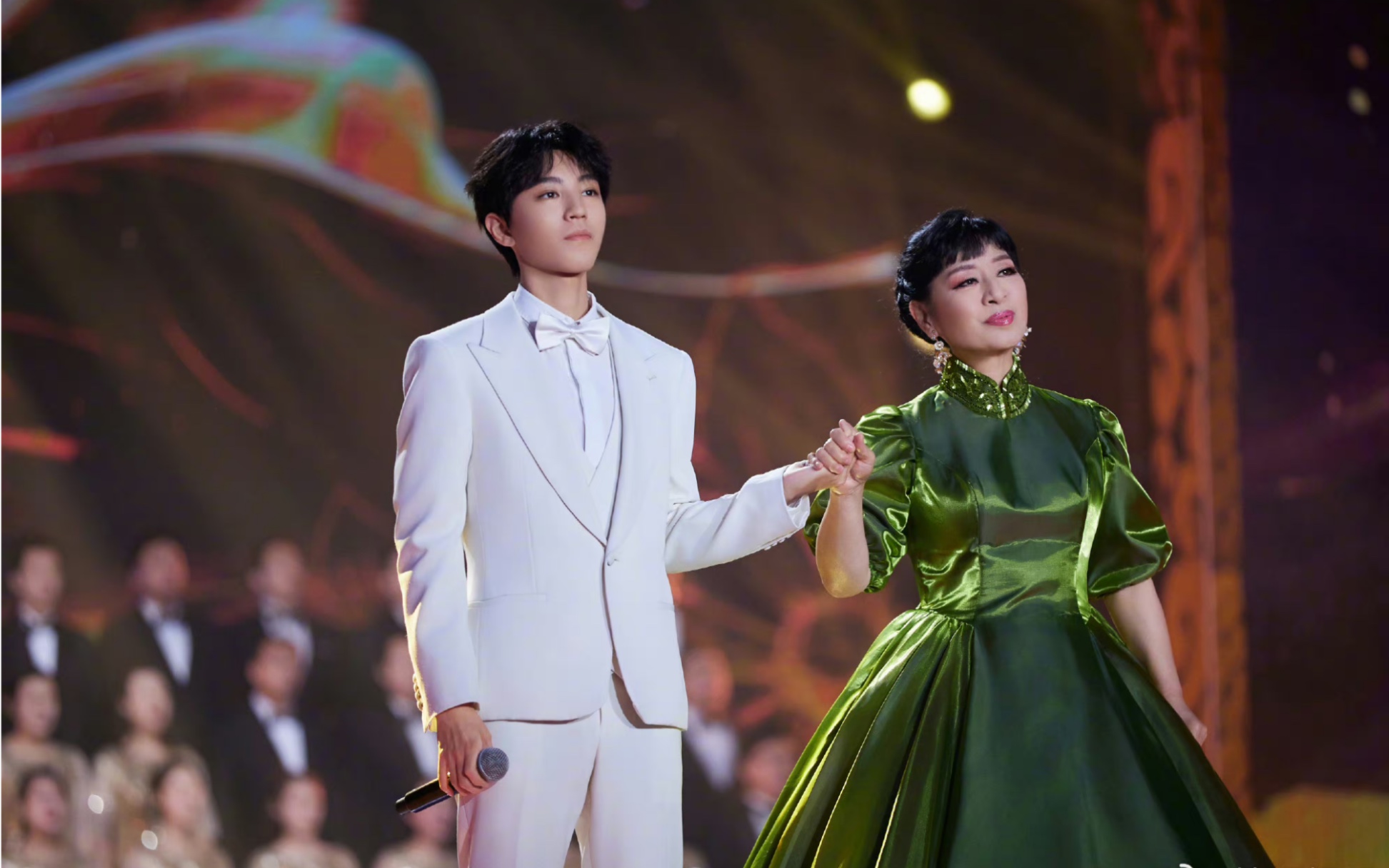 【王俊凯reaction】《向着光》妈妈粉看舞台,没有技术含量全是爱