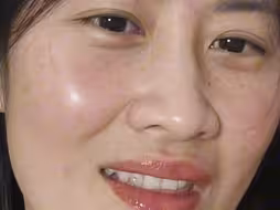 素颜妈妈怼脸拍盯着你看