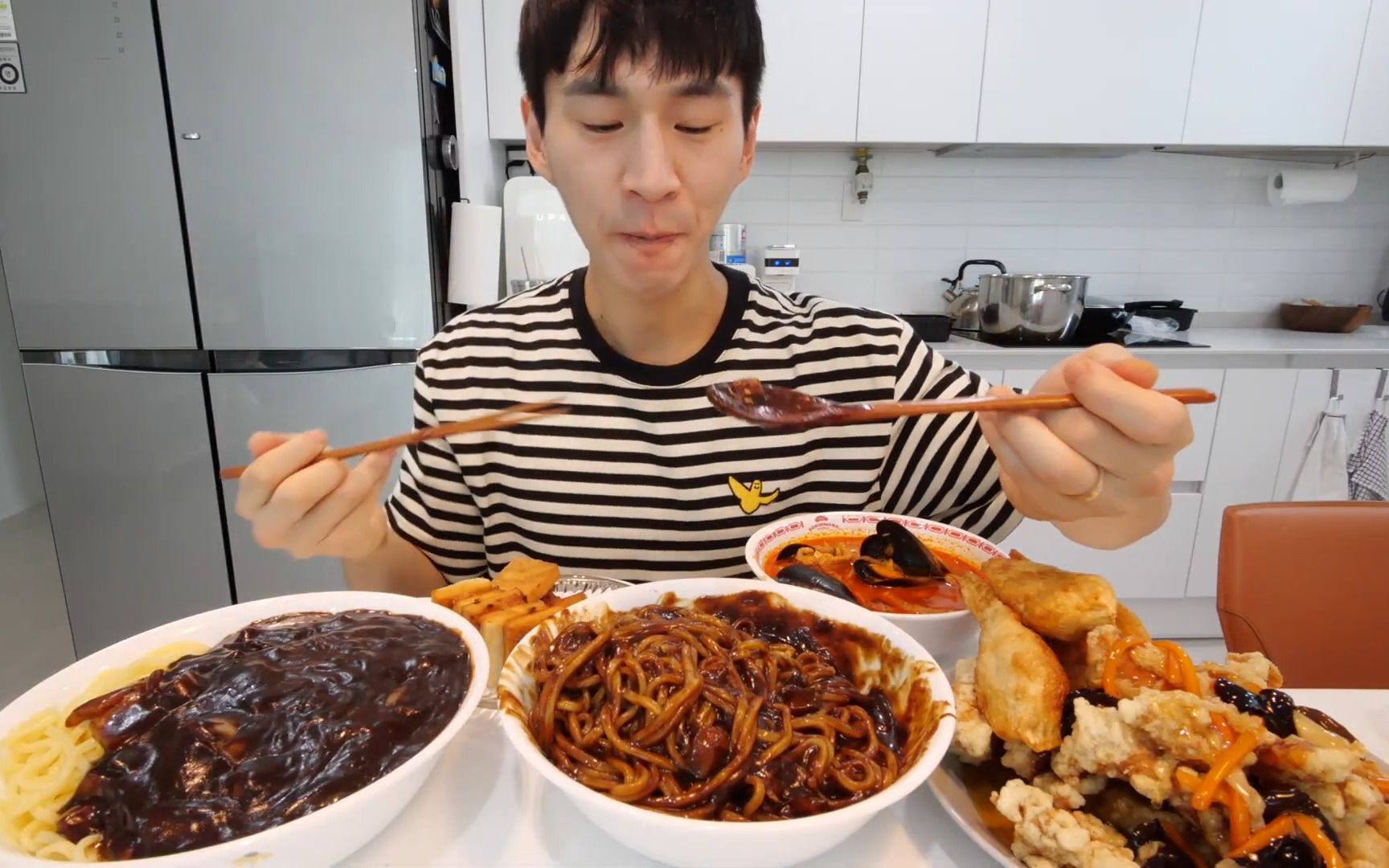 【banzz奔驰小哥】杂酱面和糖醋肉_哔哩哔哩_bilibili