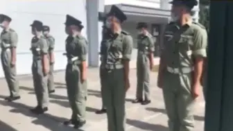 Скачать видео: 香港警察学院学员步操训练课程，学员顶烈日，刻苦训练中。（new version）