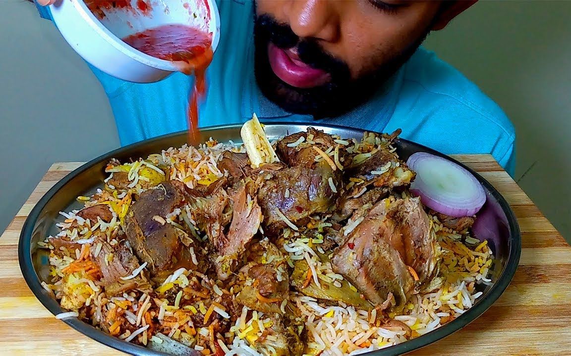 印度三锅吃播羊肉手抓饭这餐看起来还算正常色香味俱全