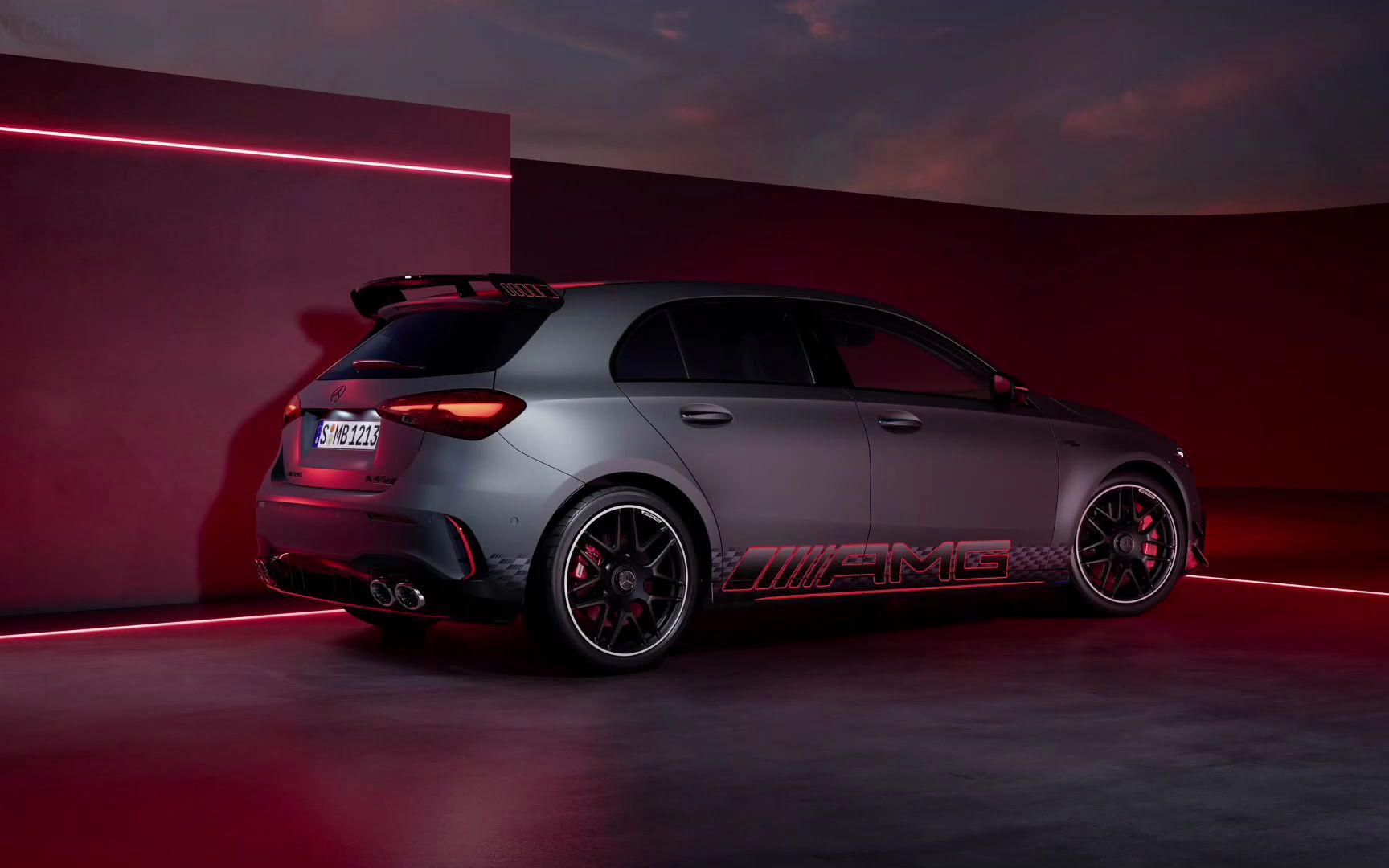 奔驰-amg a 45 s 4matic  小钢炮