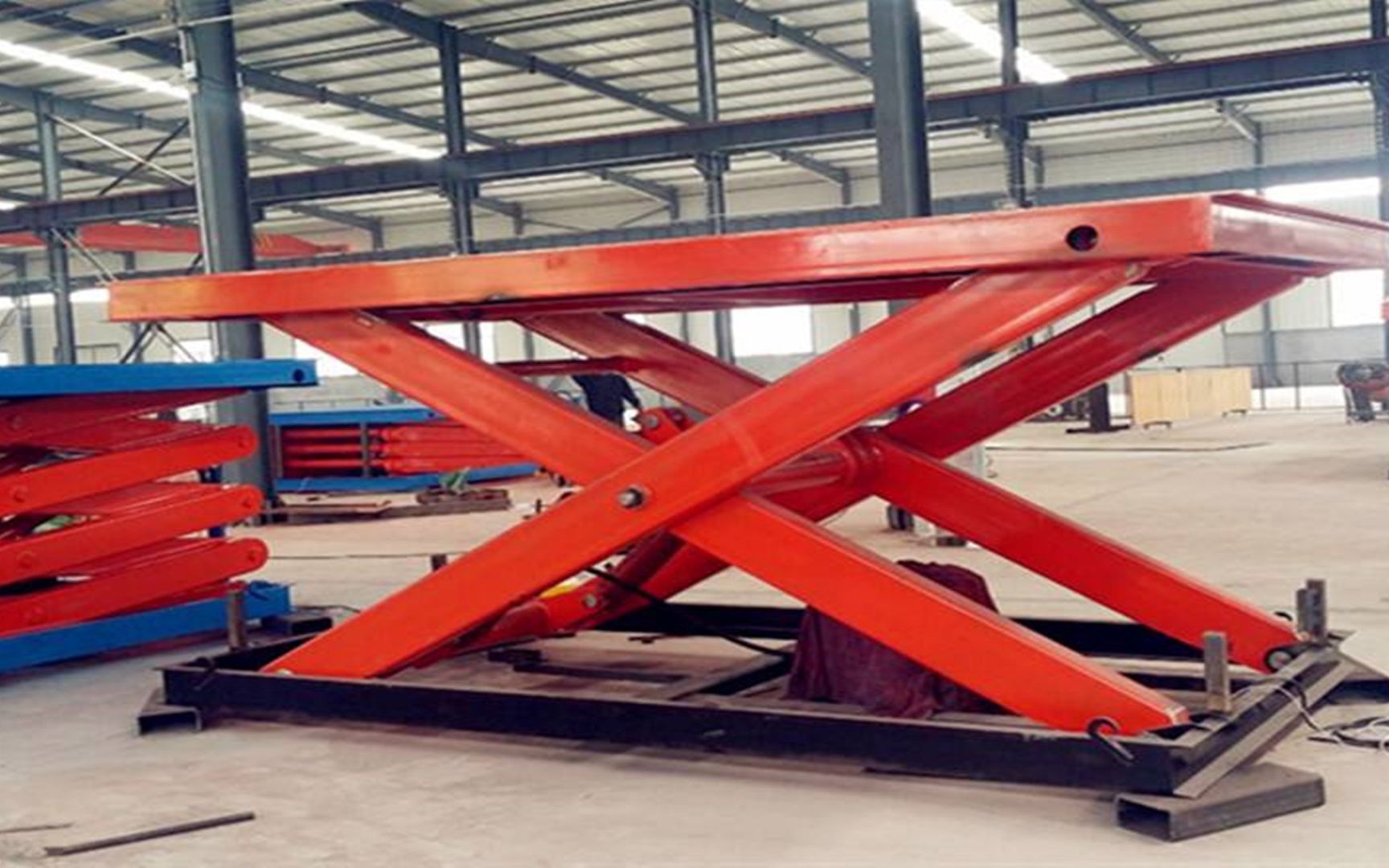 剪叉式升降机构的基本工作原理是什么?如何设计出来?