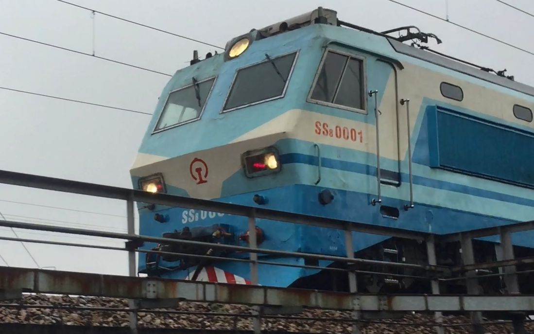 【中国铁路】ss8-0001牵引k1207次通过