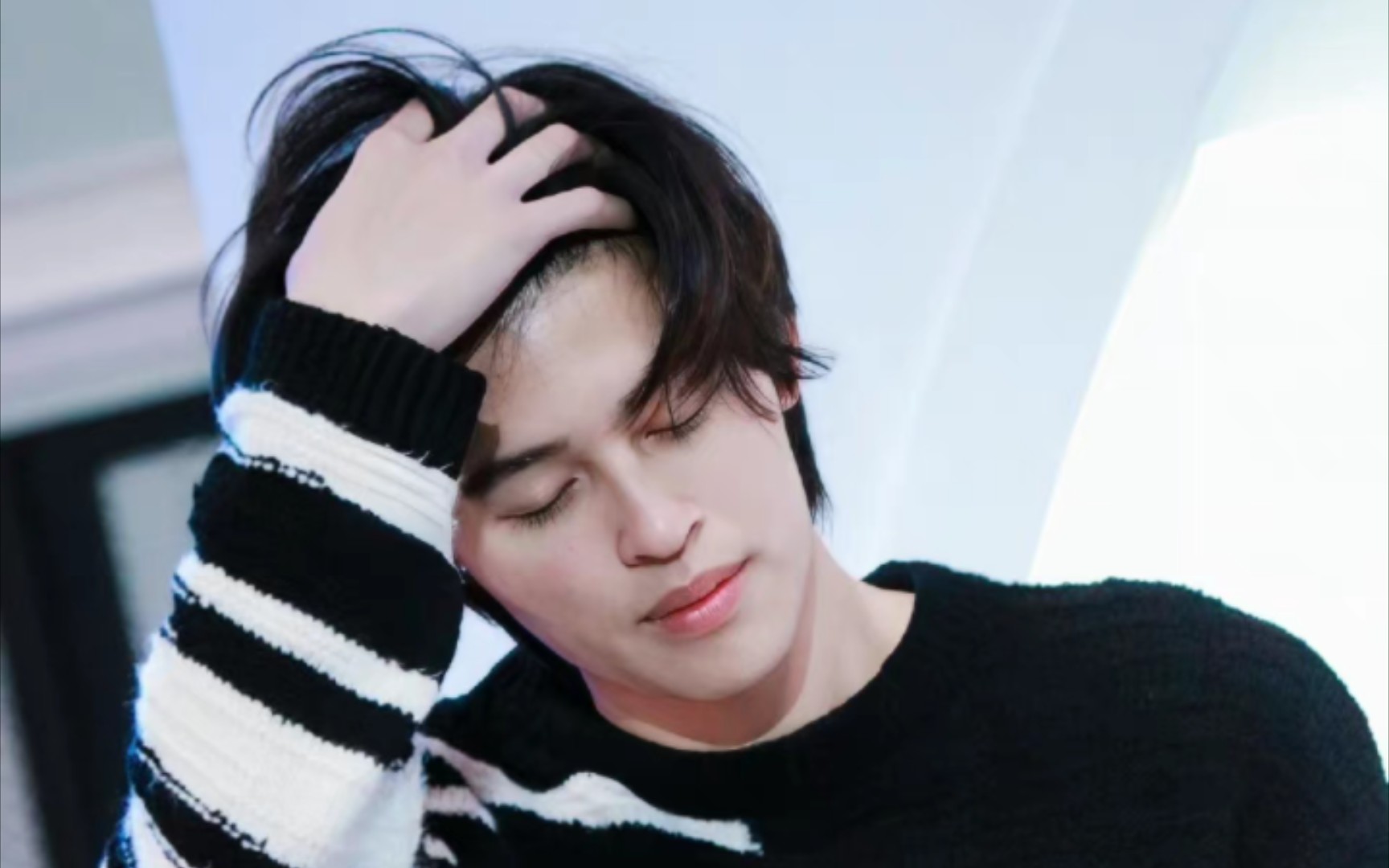 【pondphuwin】难道就我一个人爱看小面包撩头发吗 多撩 好看 爱看