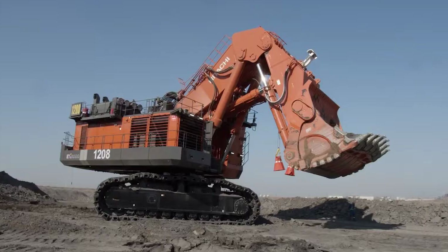 日立 hitachi ex8000 矿山挖掘机组装