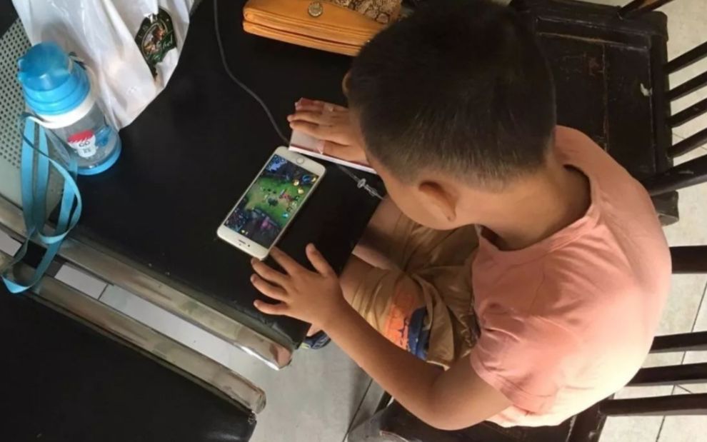 如果孩子玩游戏看手机,你会怎么处理